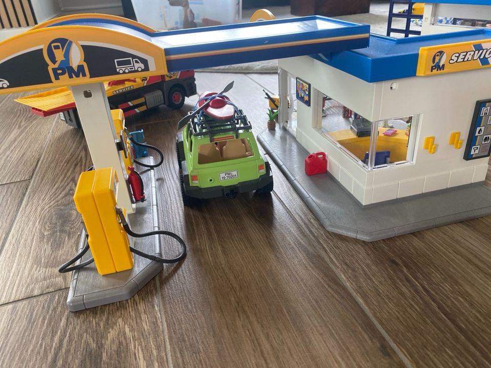 Playmobil Tankstelle + Werkstatt + Abschlepper in Mönchhagen