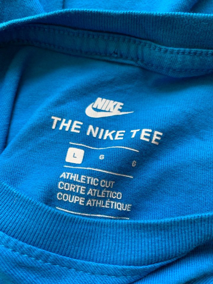 Nike Shirt Größe L in München