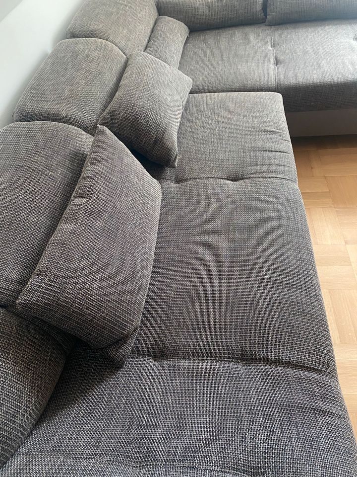 Couch  3Sitzer Sofa links Ottomane rechts Stellmaß 308x203cm in Weißdorf