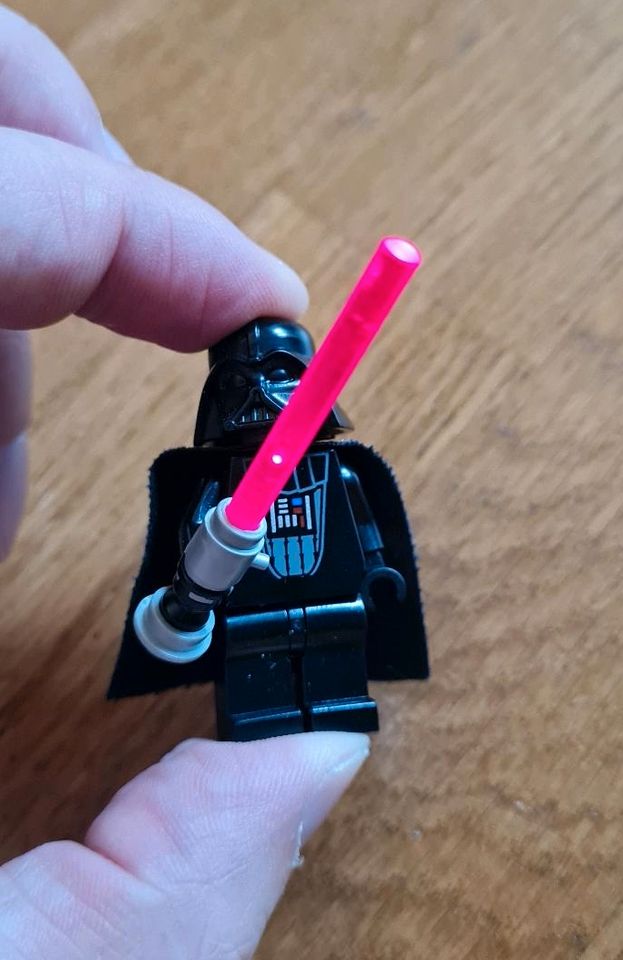 Lego Star Wars Darth Vader Light-Up Lightsaber Figur sw0117 7263 in Hamburg