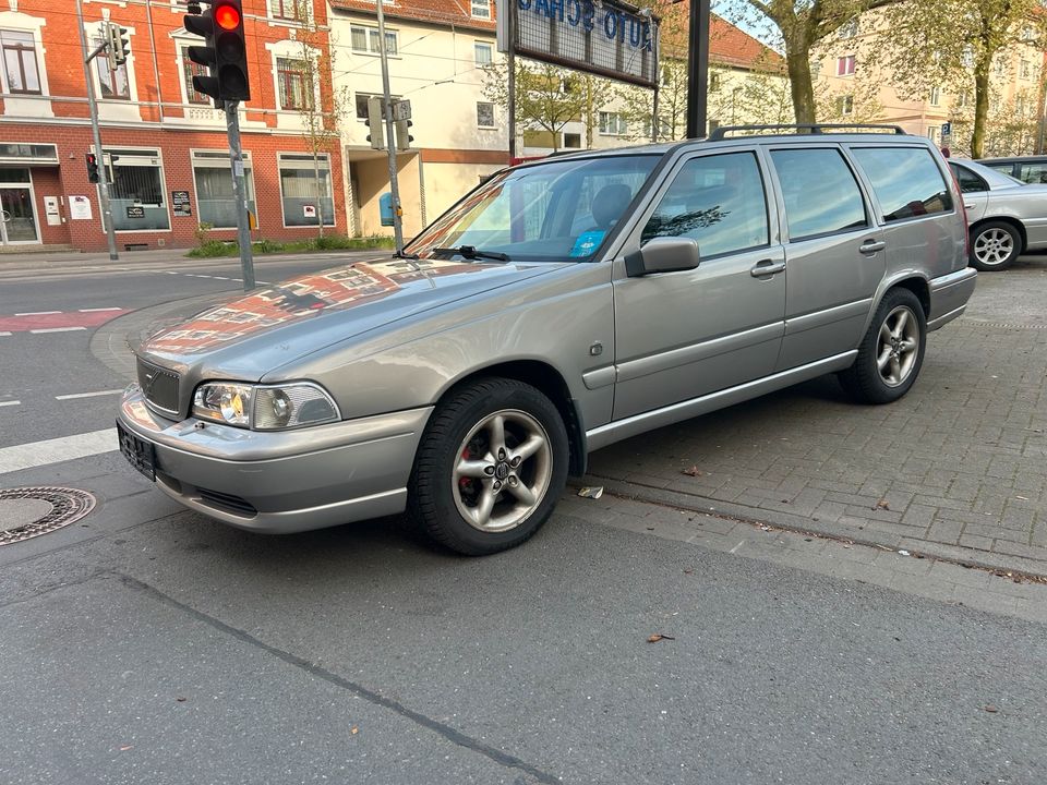 Volvo V70 2.5 142kW AWD Allradantrieb in Hannover