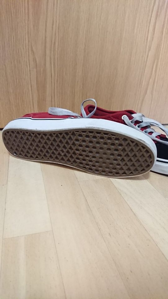 Vans Sneaker Schuhe, Atwood Low-Top, Größe 38,5, rot-schwarz in Leipzig