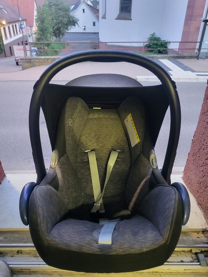 Maxi Cosi Babyschale in Niefern-Öschelbronn