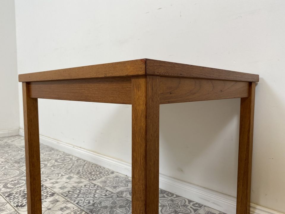 WMK Hübscher und gut erhaltener skandinavischer Couchtisch mit  kunstvollen Fliesen und geraden Beinen - Tisch Beistelltisch Kacheltisch Coffee Table Vintage Mid-Century - Lieferung möglich in Berlin