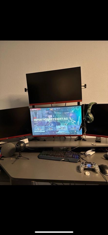 Komplette Gaming Ausrüstung mit PC und 4 Monitore.. N.P. 5000 in Berlin