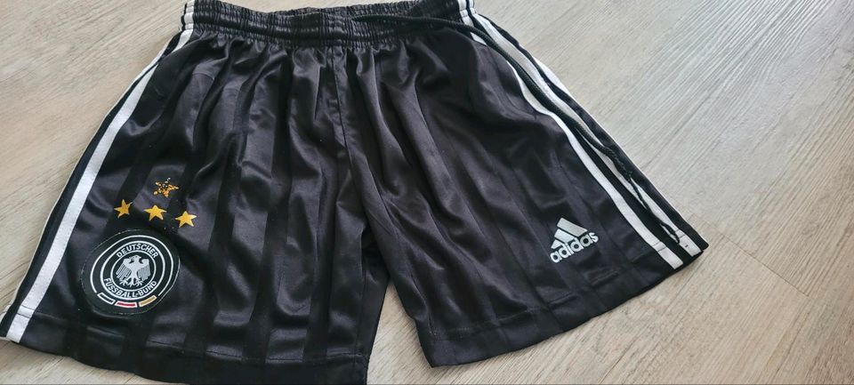 Kurze adidas Sporthose - Deutschland in Leipzig - Nordwest | eBay  Kleinanzeigen ist jetzt Kleinanzeigen