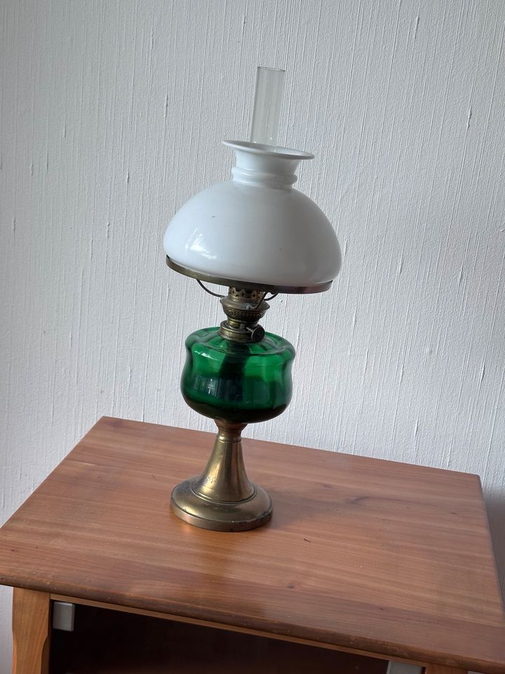 Antike Petroleum-Lampe in Dreieich