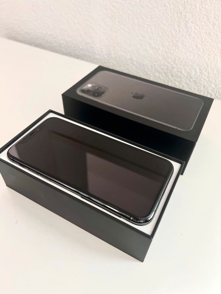 iPhone 11 Pro Space Grey 512GB mit Orginal zubehör in Pforzheim