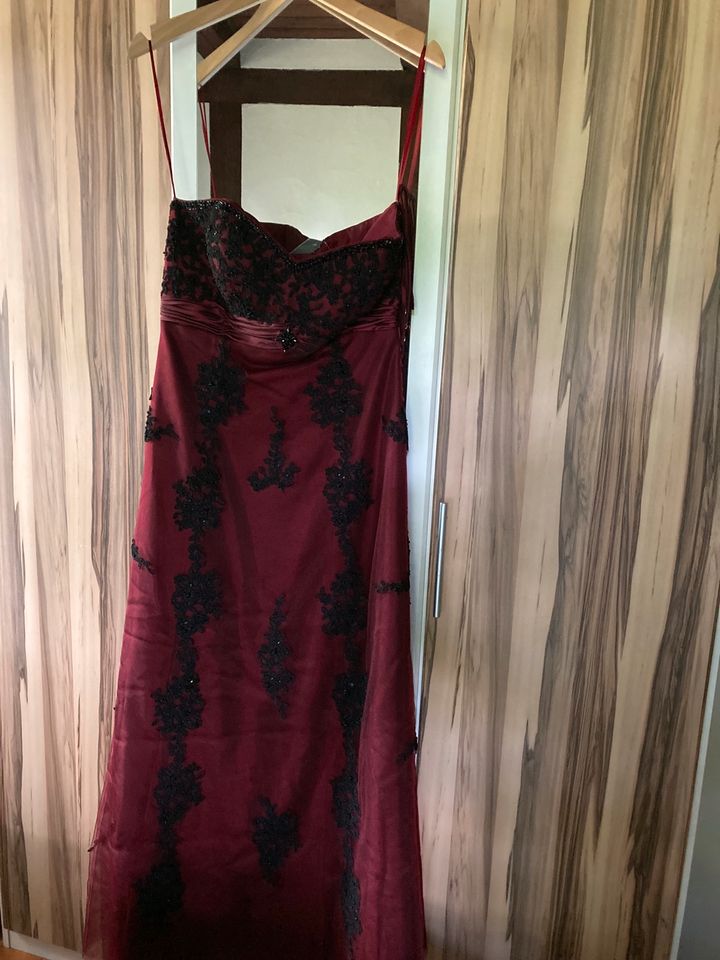 Ungetragenes neues Abendkleid Gr. 42 schnürbar auf 38 in Wolfen