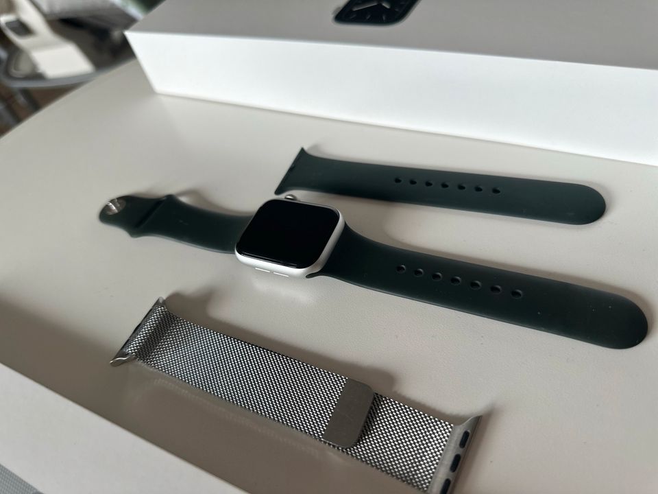 Apple Watch Series 5 | Khaki Case | silber Case | 97% A-K in Kiel