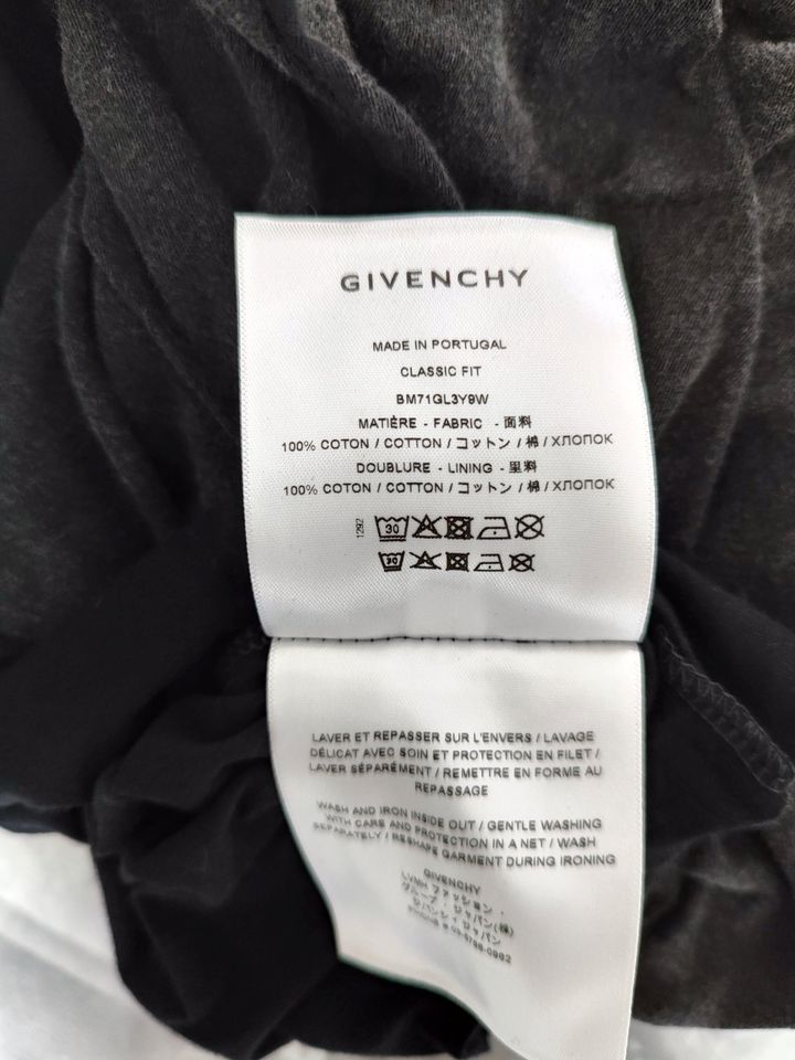 Original Givenchy T-Shirt mit Cut-Out-Aufdruck NEU Größe S in Rüsselsheim