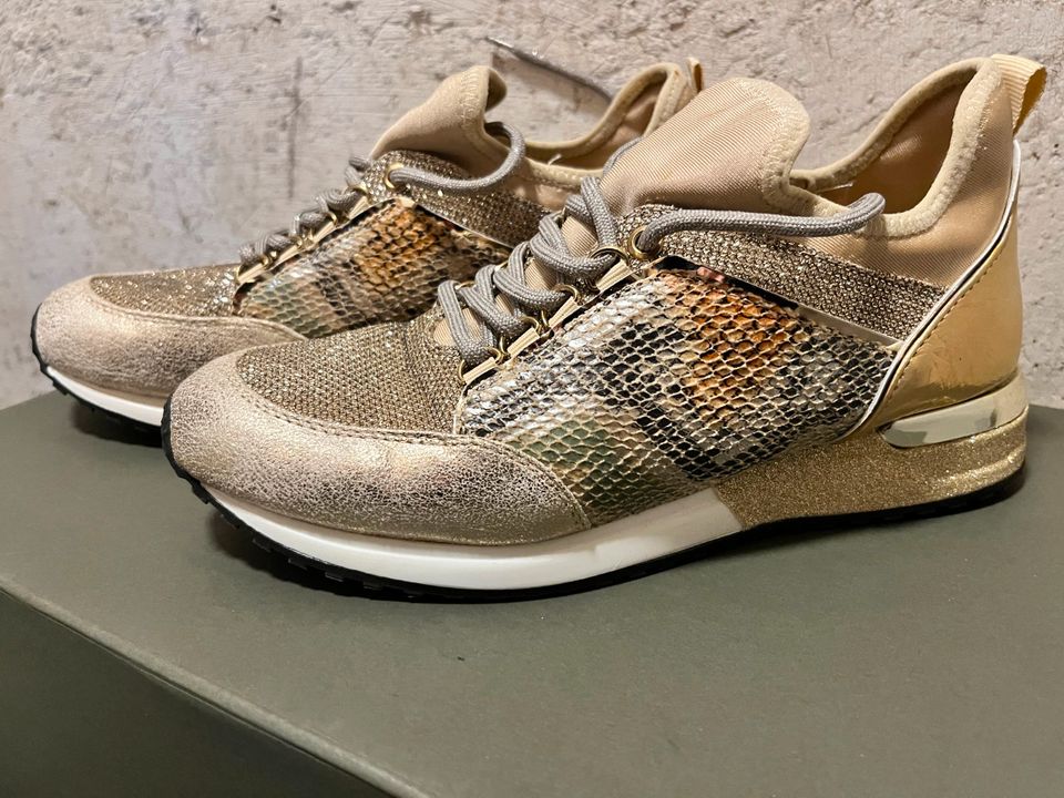 Goldener Sneaker Damen Gr 38 in München