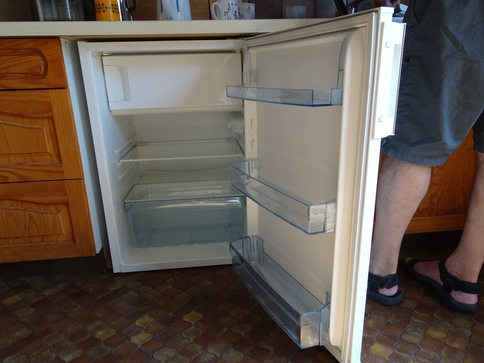 Einbauküche incl Kühlschrank und Herd in Neukirchen-Vluyn