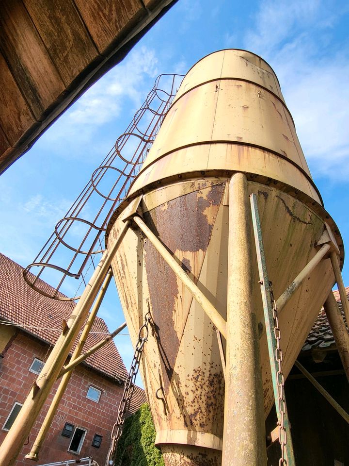 Hochsilo Stahlsilo Düngersilo Futtersilo in Hosenfeld