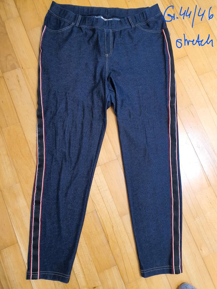 Jeans Legging Gr. 44/ 46 mit rot schwarzem Streifen in Elmenhorst/Lichtenhagen