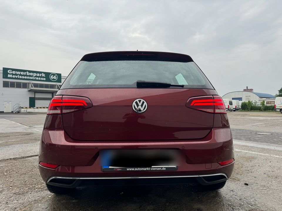 VW GOLF VII 2.0 TDI DSG in Krefeld