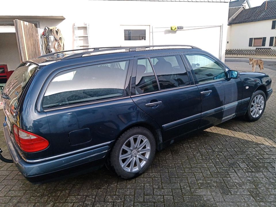 Mercedes-Benz W210 S210 E280 Allrad 4matic LPG Kombi Tüv 06.2025 in Wirscheid