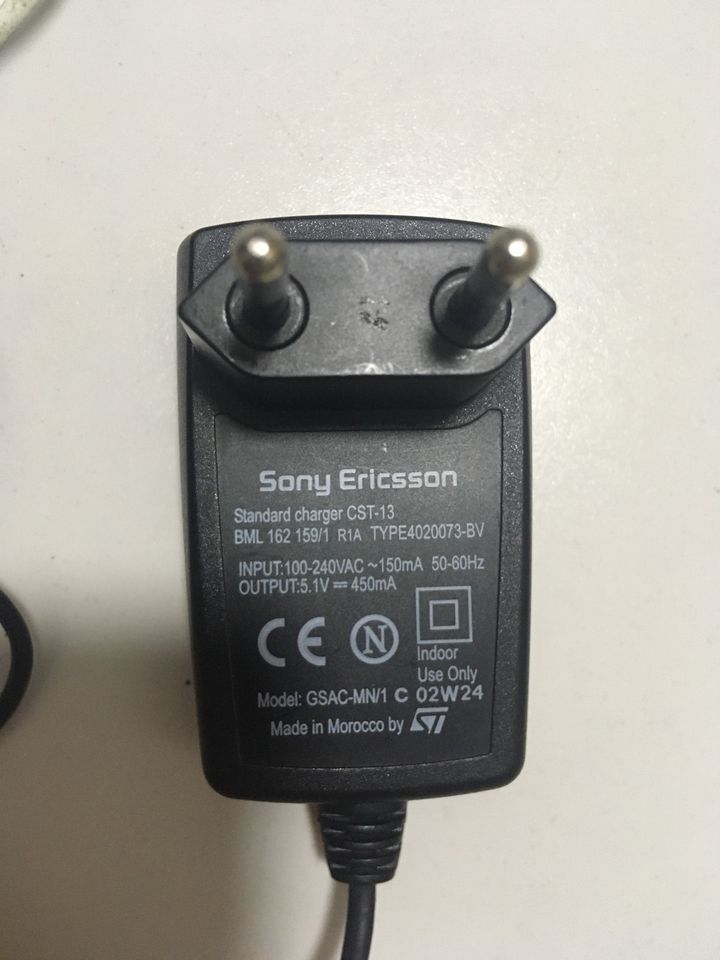 Wie neu org. ericsson t28 ladekabel cst in Meschede