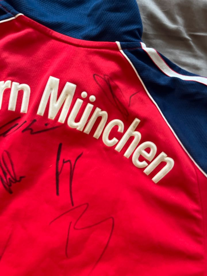 Bayern Trikot 99/00 mit Unterschriften in Meerbusch