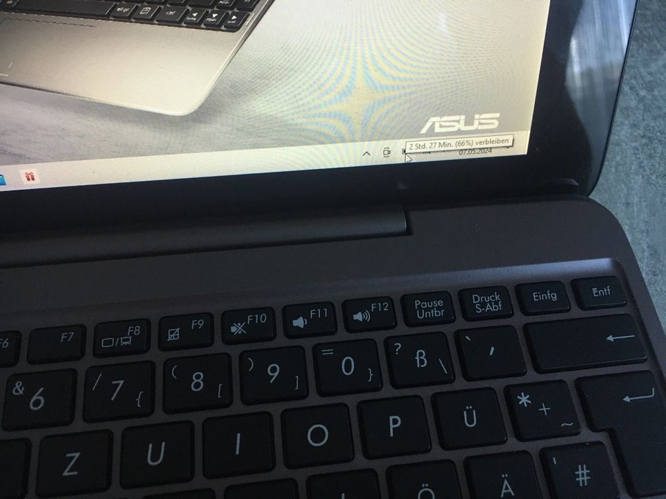 ASUS T100HA Transformerbook defekt? in Bremen