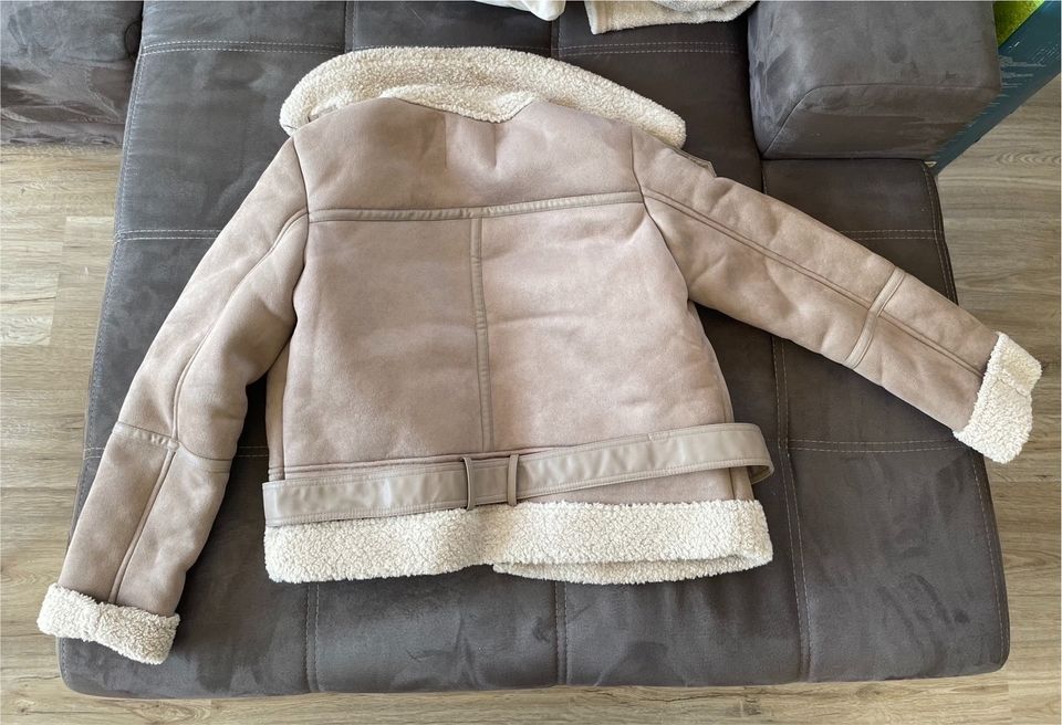 Beige Jacke mit Teddyfell in Kiel