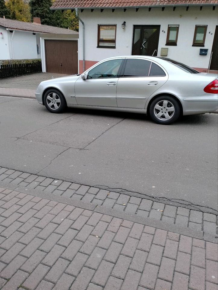 MERCEDES BENZ W211 E220 CDI in Kirchheimbolanden