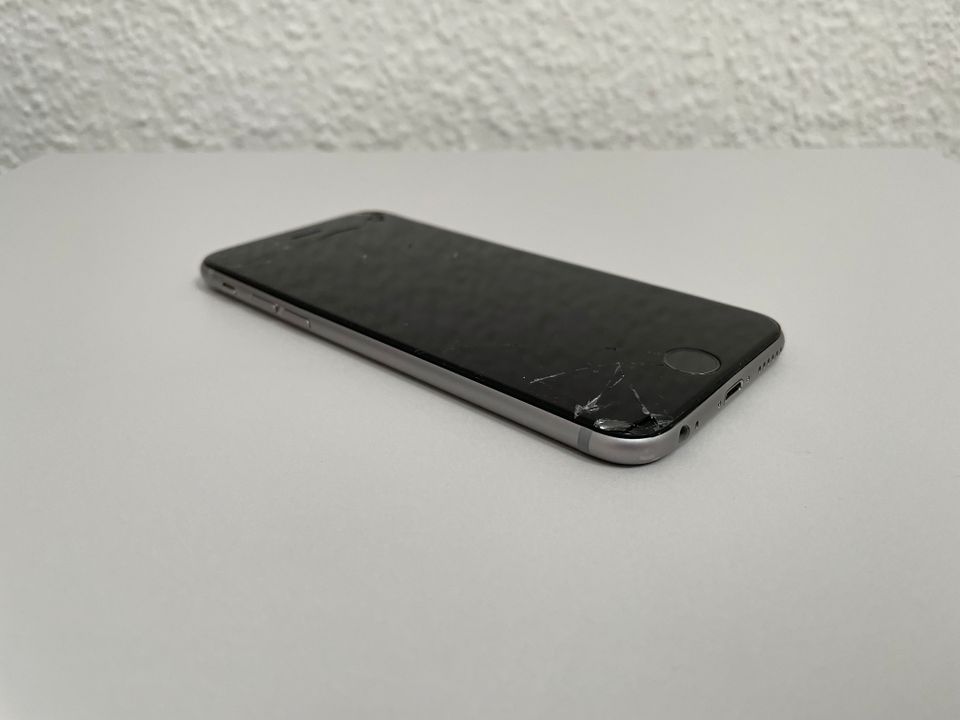 iPhone 6 64GB spacegrau A1586 in Köln