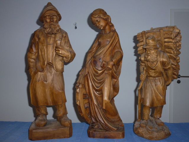 Holz Figuren in Neupotz
