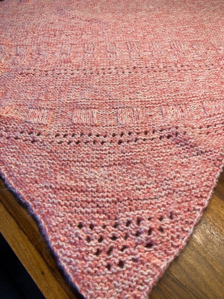 Gestrickte Babydecke, Kuscheldecke Mädchen in Weil der Stadt