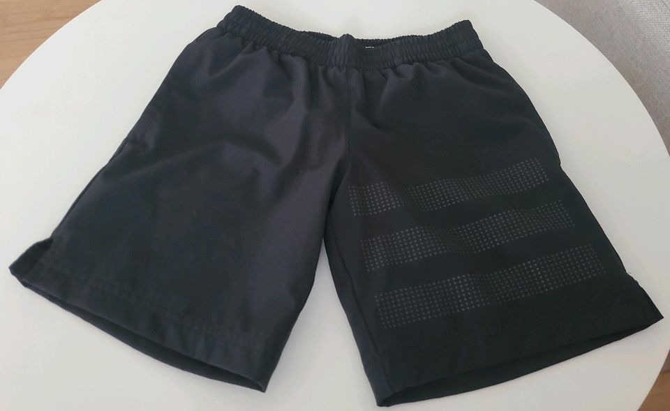 Adidas Sport short 116 wie neu! in Ingersheim