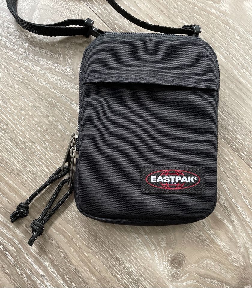 EASTPAK Tasche klein in Goslar