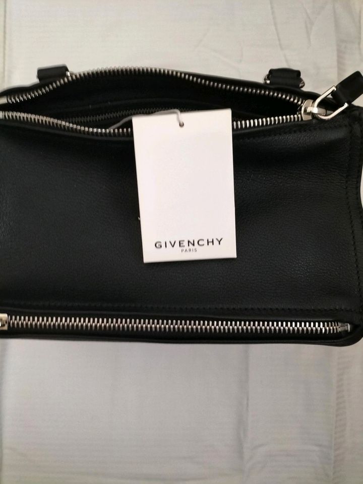 Givenchy Pandora Small Bag in Karlsruhe