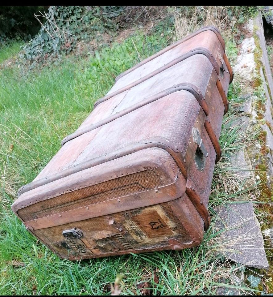 Antiker Koffer,Reisekoffer in Lollschied