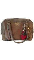 Prada Tasche Wildledertasche Handtasche hellbraun Camel Bauletto Baden-Württemberg - Böblingen Vorschau