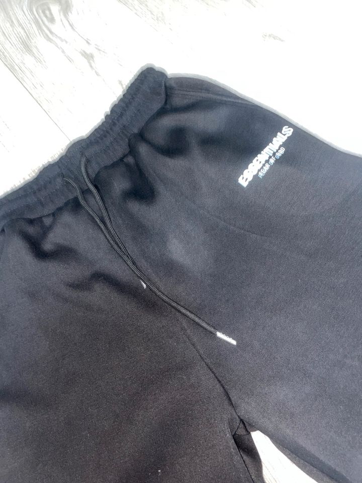 Essentials Jogginghose Gr. XL Herren in Oberhausen