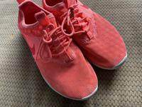 Leichte Sneaker von Nike Gr. 38,5 Frankfurt am Main - Harheim Vorschau