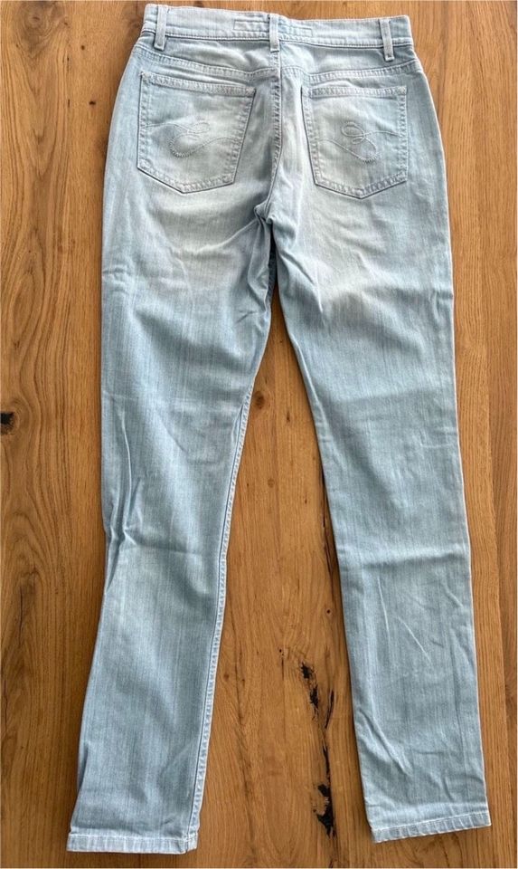 ESCADA Jeans für Damen Gr.34 in sehr gutem Zustand in Düsseldorf