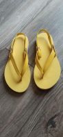 NEU ❤ UGG ❤ Original gelb Sandalen Flip Flops mit Fell Gr. 5 / 36 Hessen - Limburg Vorschau