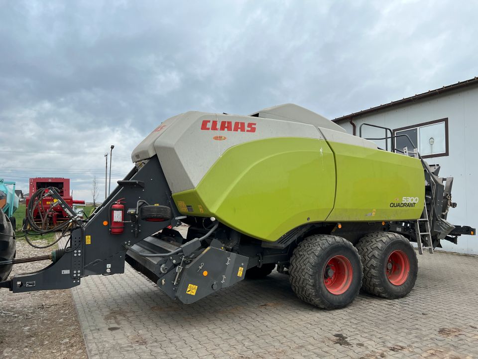 Claas Quadrant 5300 RF Großpackenpresse in Augsburg