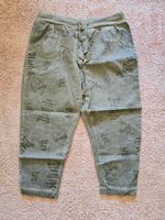 ¾ lange Hose in khaki/grau mit Glitzerschrift Sachsen-Anhalt - Bad Duerrenberg Vorschau