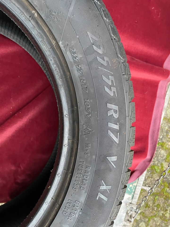 Neuer Winterreifen/Ersatzreifen 235/55R17  103V XL  1Stück in Klingenthal