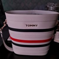 Tommy Hilfiger Bag Neu weiß- blau - rot Hessen - Nidderau Vorschau