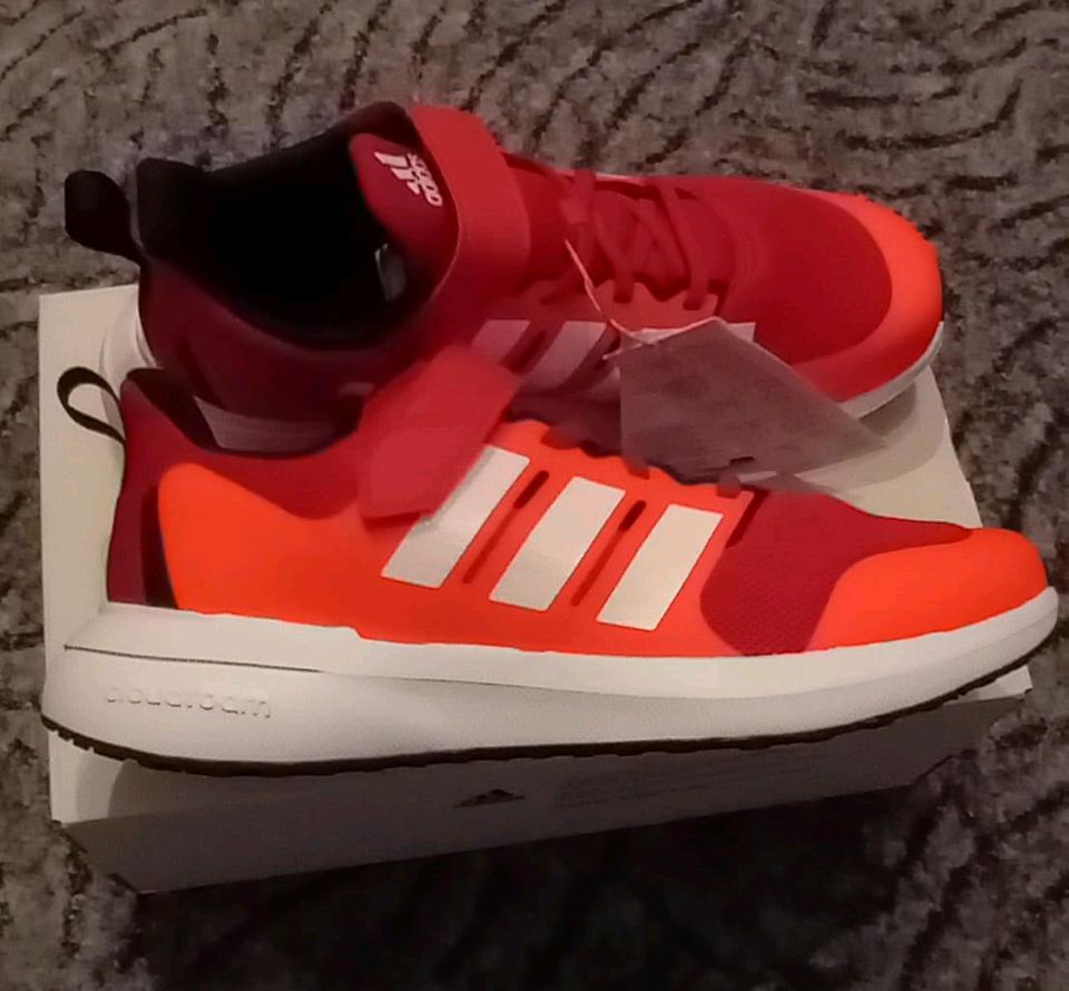 adidas Sportschuh, Gr. 39 1/3, rot, neu in Döbeln