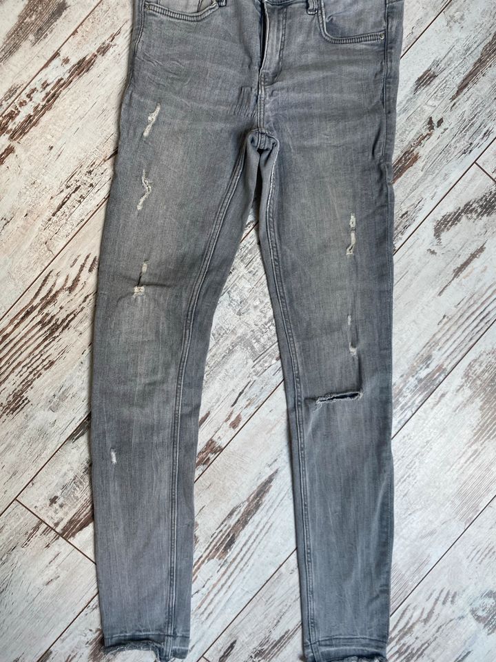 Zara jeans 36/32 in Burghaun