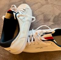 Turnschuhe/Sneaker Tommy Hilfiger in weiß, Größe 44 (10) Nordrhein-Westfalen - Metelen Vorschau