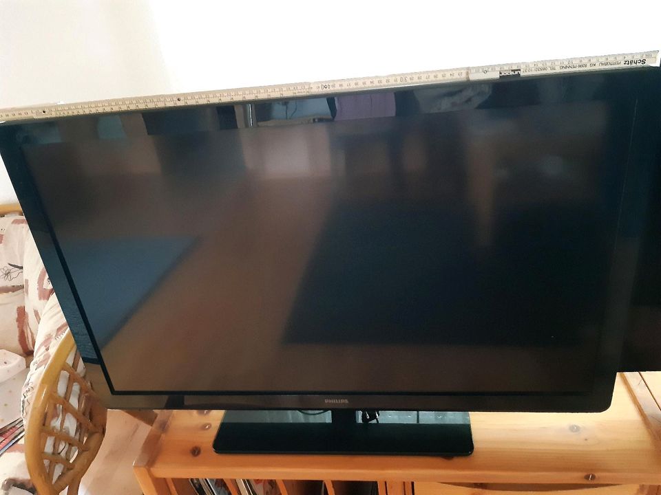 LCD Fernseher TV Philips 37PFL3007K/02 in Bad Griesbach im Rottal