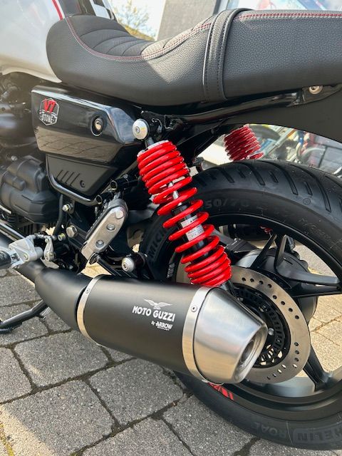 Moto Guzzi V7 Stone Ten in Esslingen