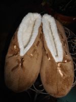 Hausschuhe Puschen Gr. 38 / 39 NEU gefüttert Pantoffeln Slippers Hessen - Burghaun Vorschau