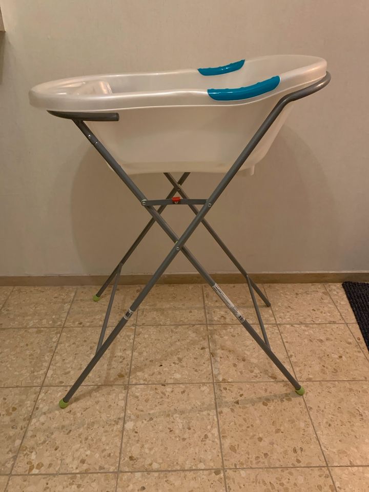 Babywanne mit Ständer Badewanne Baby Badabulle in Pohlheim