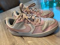 Nike Turnschuhe Mädchen Gr. 38 Frau rosa weiß Sneaker Sachsen - Zwickau Vorschau